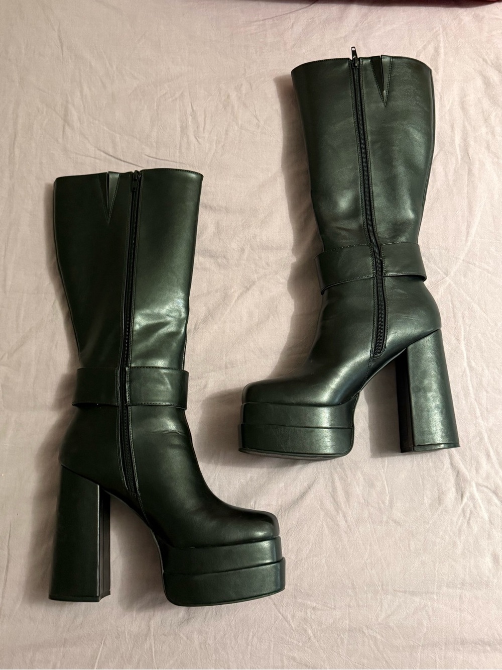 Black platform boot - Picture 2 of 6